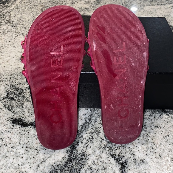 Chanel chain poolslides🌊 - Picture 5 of 10